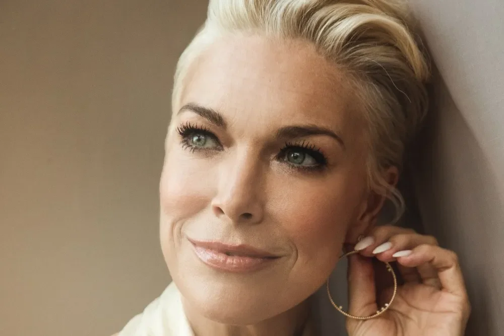 Hannah Waddingham recebe Crystal Award por ativismo na TV