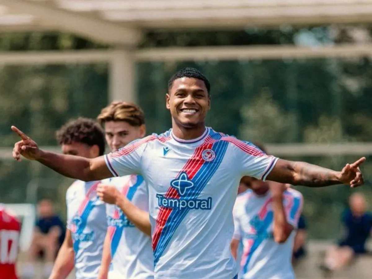 Hat-trick relança Matheus França e abre vaga no Palace