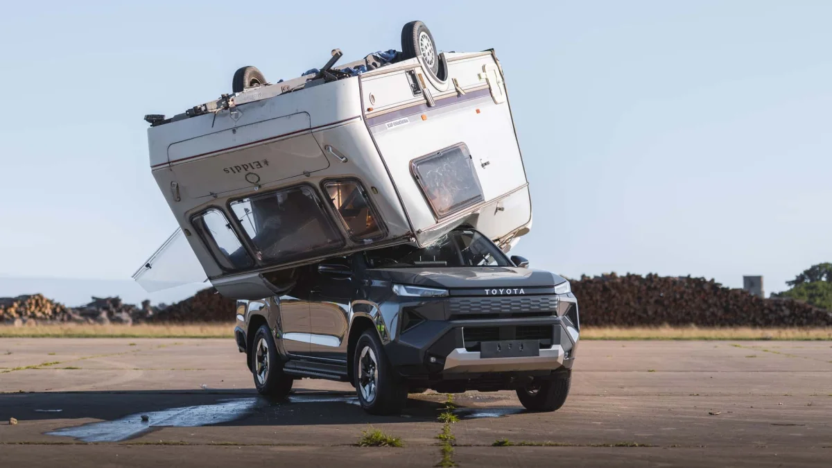 Hilux elétrica põe à prova impacto de trailer de 760 kg