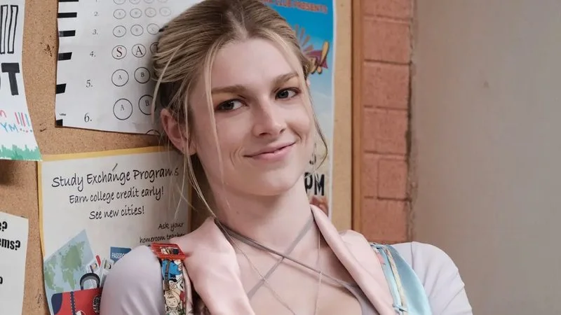 Hunter Schafer revela cirurgia de redesignação e diz "estou adorando"