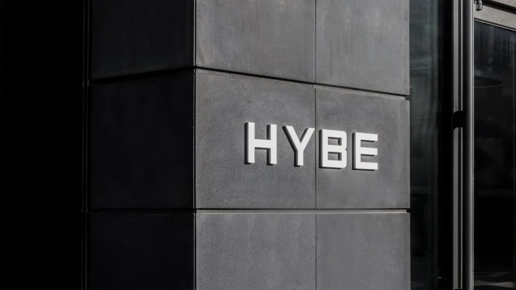 HYBE: homens têm salário médio 3 vezes maior que mulheres