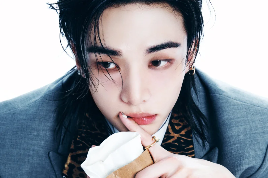 Hyunjin (Stray Kids) limita movimentos por dor no ombro