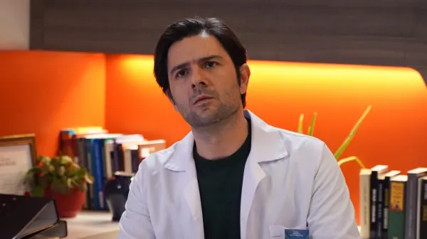 Iludida: Turgay pretende se casar com Asya