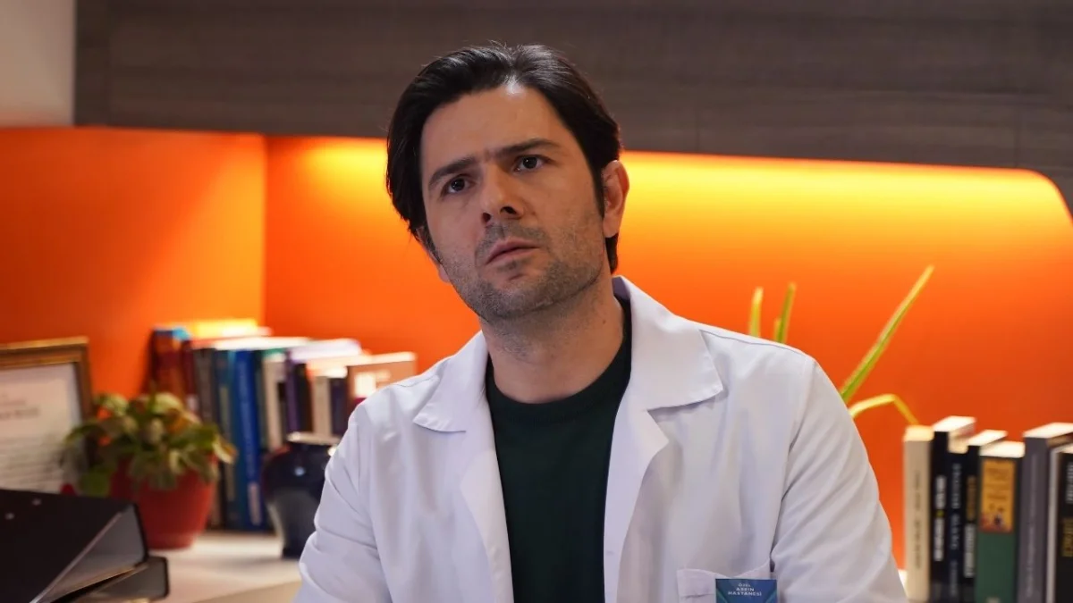 Iludida: Turgay pretende se casar com Asya