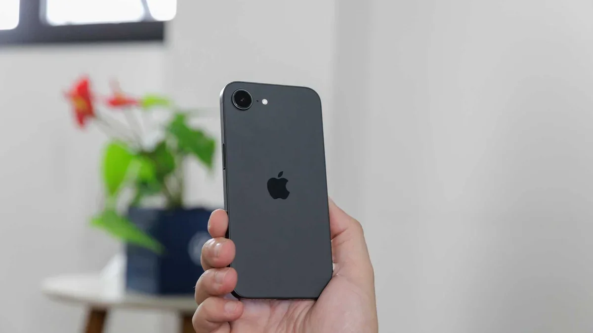 iPhone 16e: oferta derruba preço para R$ 2.834 e supera S25 FE