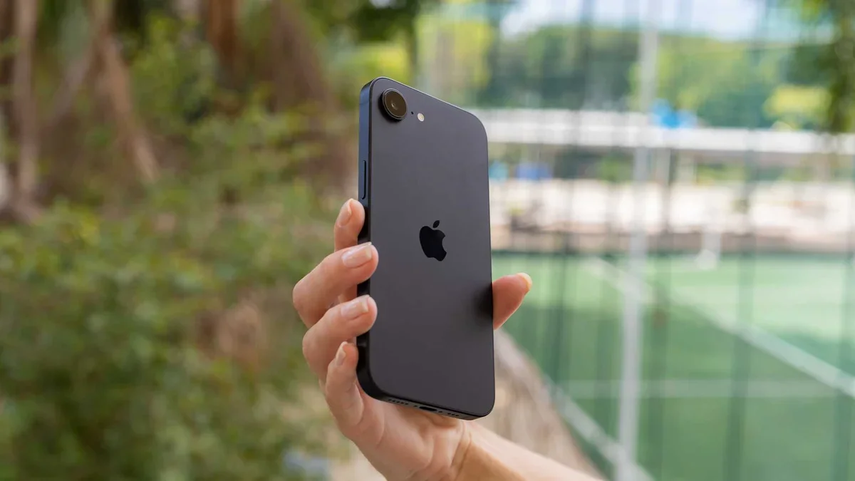 iPhone 18e: câmera frontal de 24 MP vira destaque do vazamento