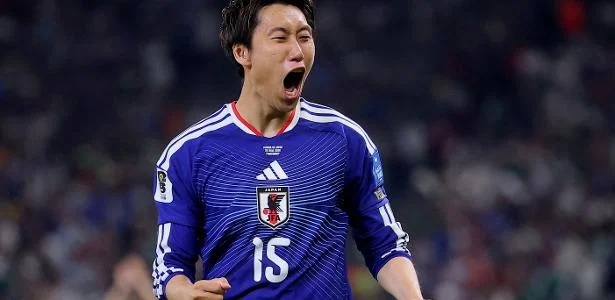 Japão impõe goleada por 4 a 0, mantém rota rumo ao Brasil