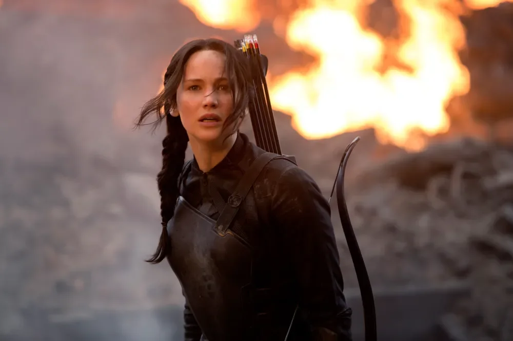 Jennifer Lawrence volta como Katniss após 11 anos: "inacreditável"