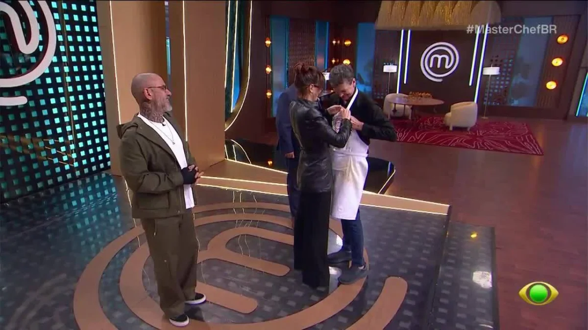 Jesuino é premiado com pin no MasterChef após locro