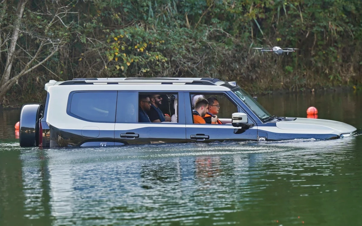 JETOUR G700 mostra capacidade anfíbia com GAIA Ark Tech avançada