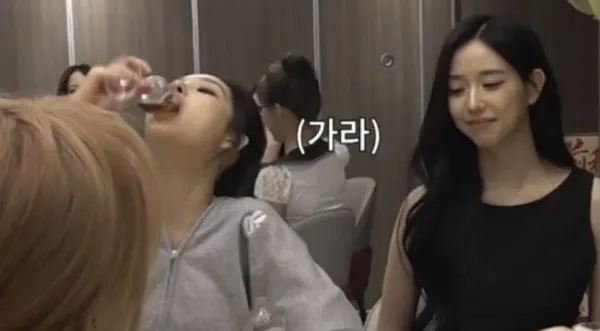 Jiyeon, do tripleS, bebe uísque 46% de uma só vez e divide fãs