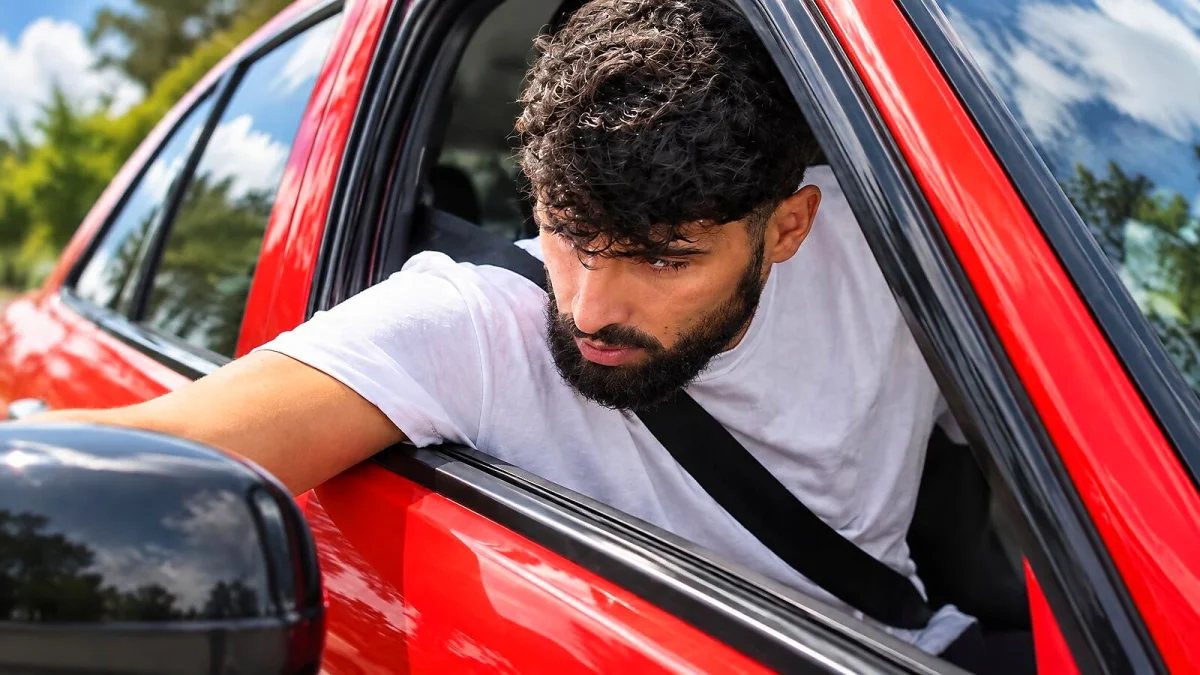 Joško Gvardiol chega ao treino em Mitsubishi Lancer Evo de rali
