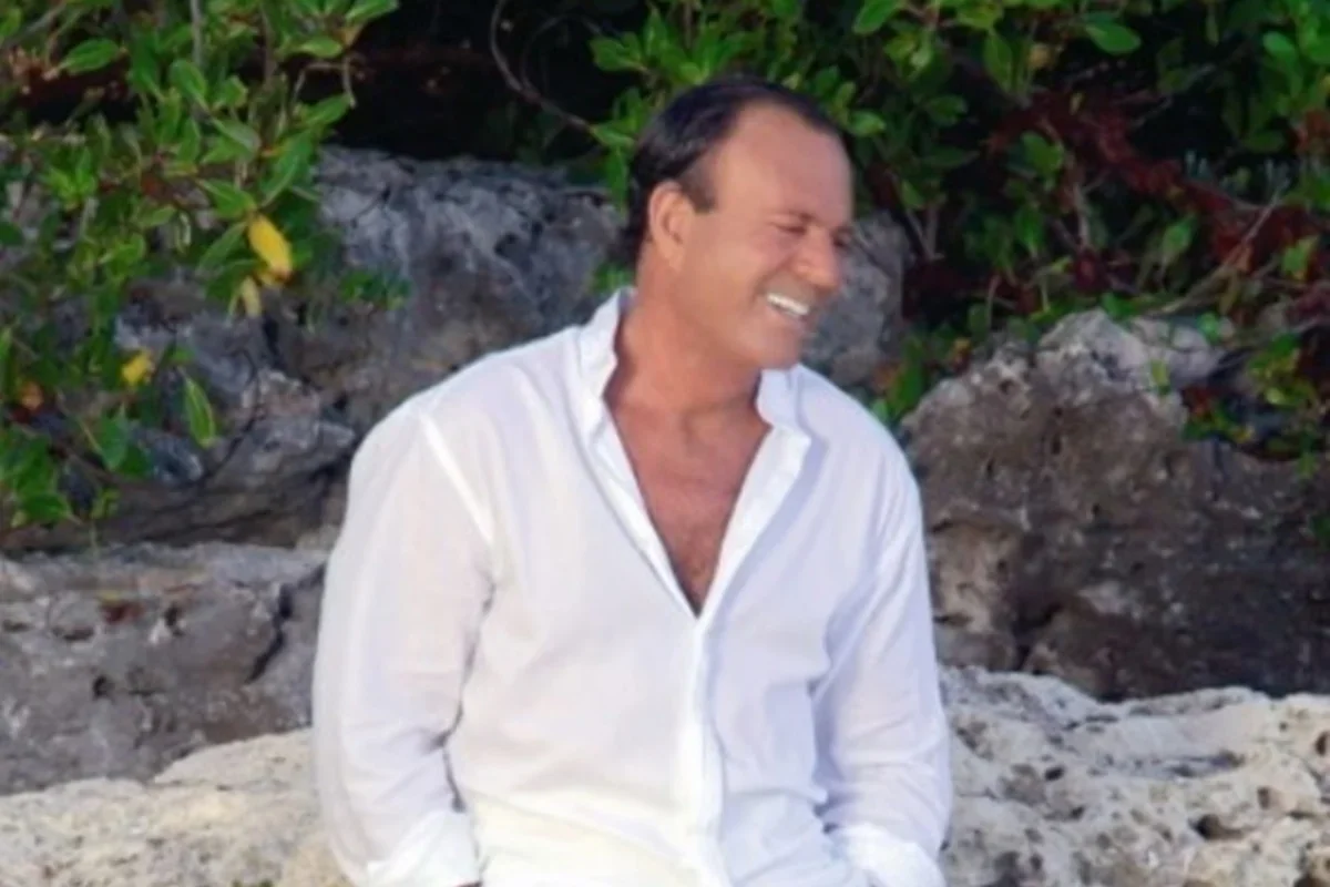 Julio Iglesias: duas ex-funcionárias reabrem denúncia por agressão sexual