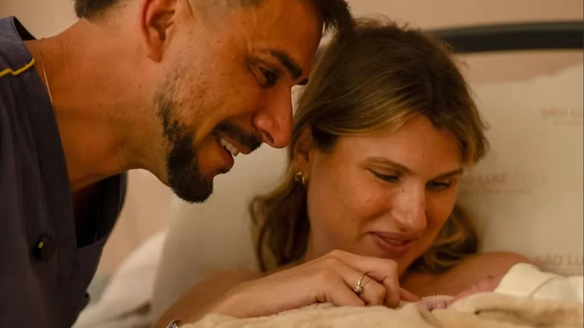 Julio Rocha anuncia Esther, 4ª filha, com 3,320 kg