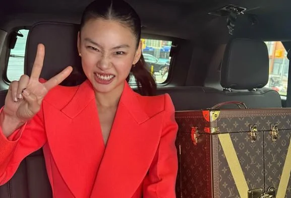 Jung Ho Yeon surpreende como primeira atriz coreana na final