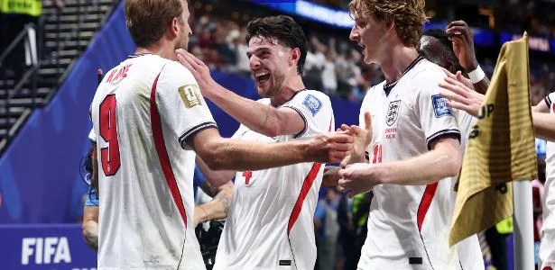 Kane supera Pelé e vira decisor na virada da Inglaterra