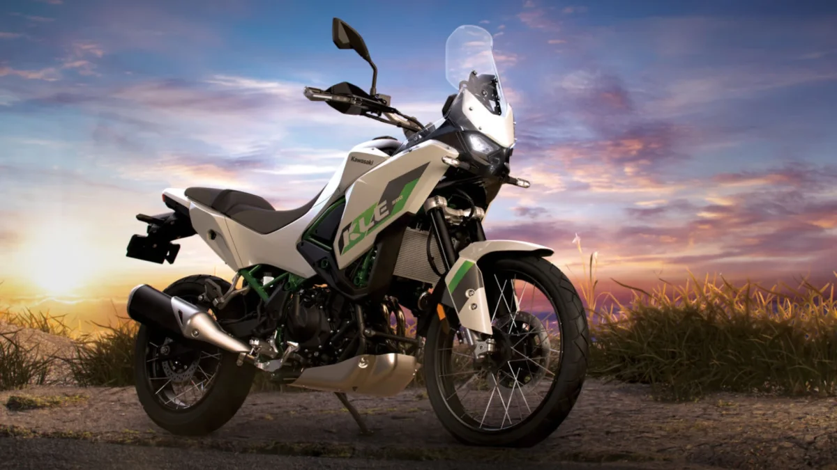 Kawasaki KLE 500: embreagem autoengatante estreia na versão SE Smartride
