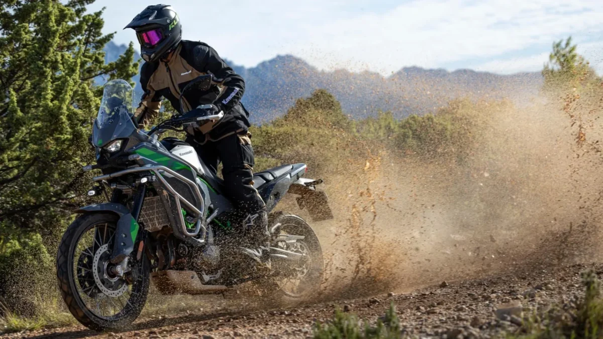 Kawasaki KLE 650: maior trail da família chega com motor 649 cm³