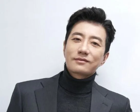Kim Myung Min pode estrelar novo drama de Lee Myung Woo