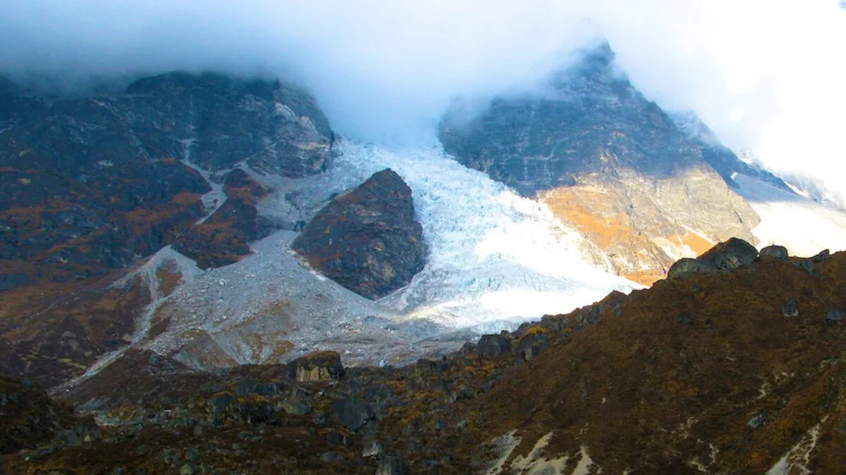 Langtang Lirung: satélites viram aceleração antes da avalanche