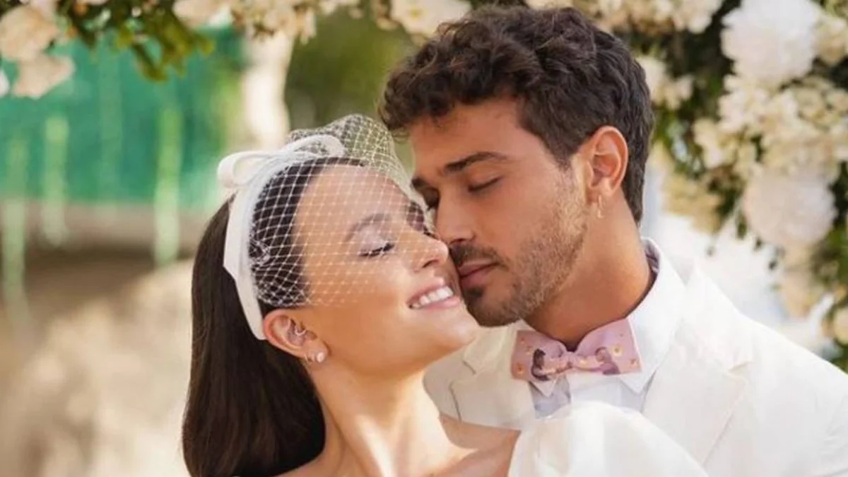 Larissa comemora 1.461 dias de namoro com André Frambach