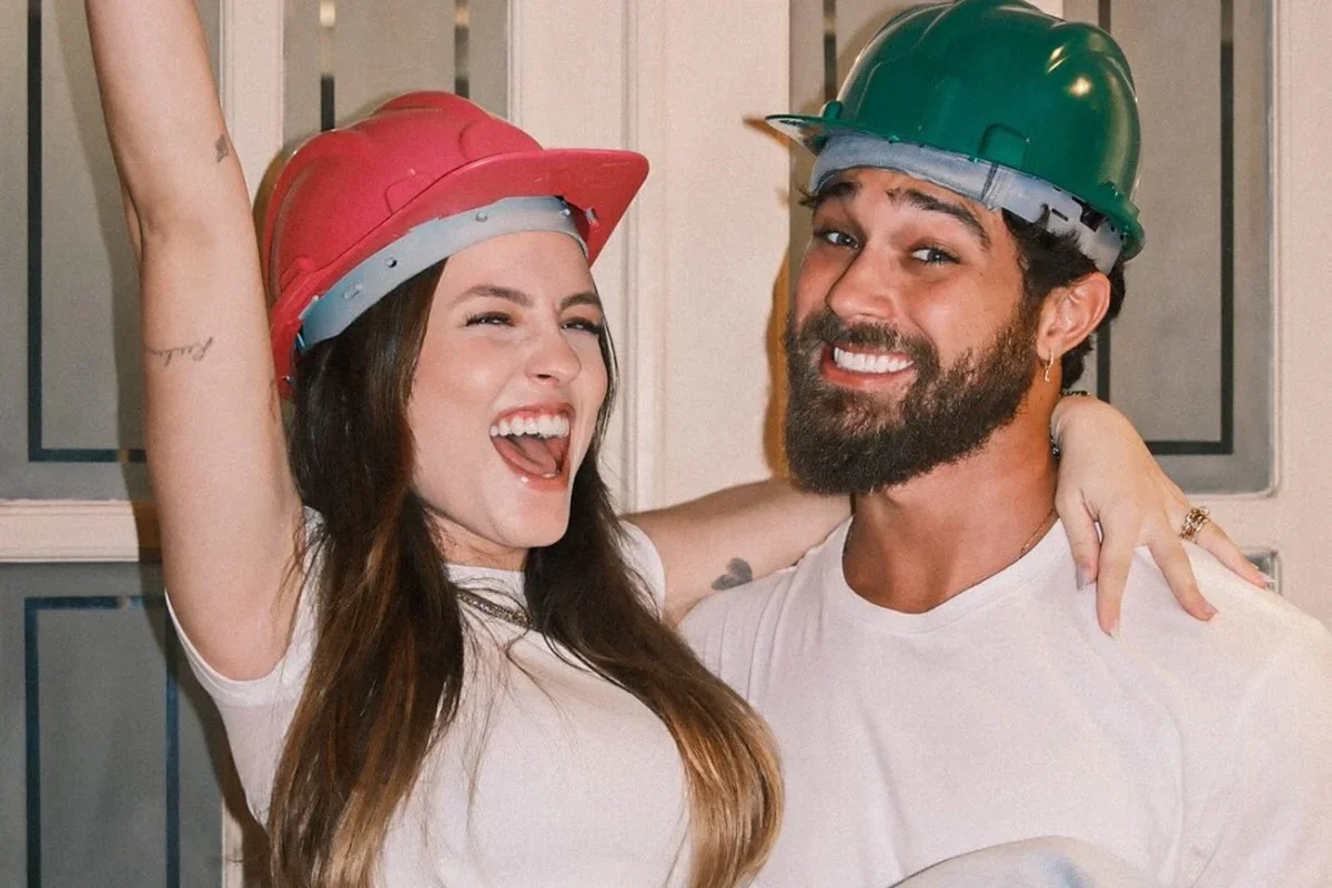 Larissa Manoela apresenta aos pets casa com décor inspirado na Disney