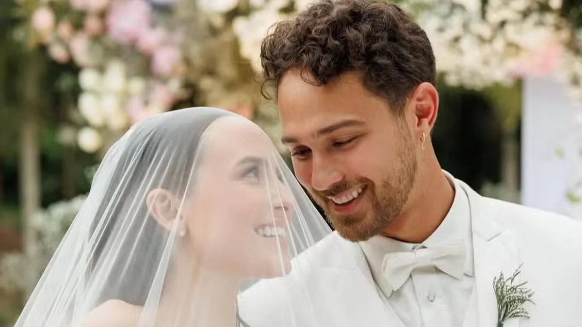 Larissa Manoela celebra quatro anos com André Luiz Frambach