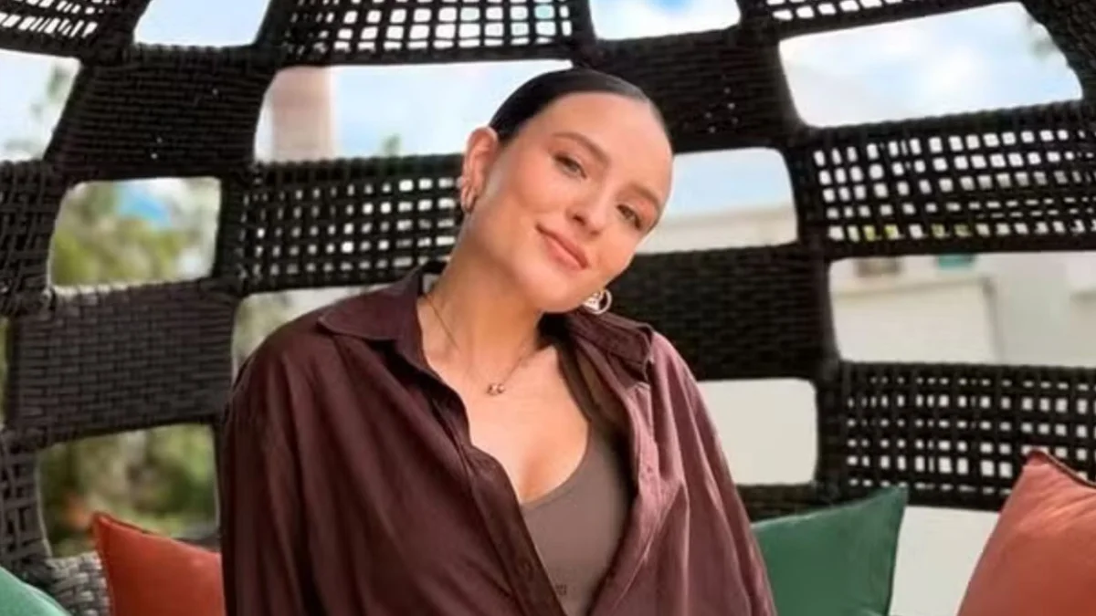Larissa Manoela curte dia de piscina em casa e recarrega energias