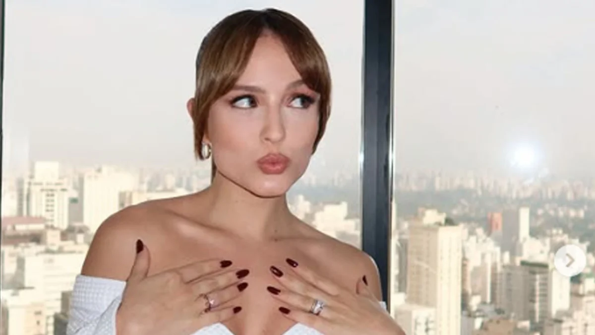 Larissa Manoela: sequência de cliques e declaração celebra setembro