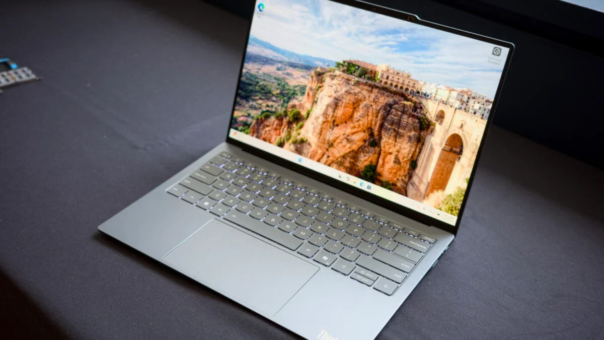 Lenovo AeroBlade: laptop de 1.83 libras que dispensa ventoinhas