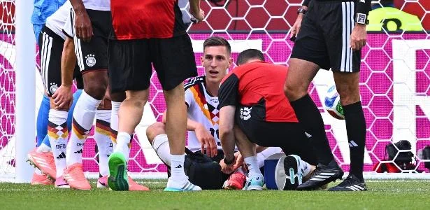 Lesão no joelho de Schlotterbeck preocupa Alemanha seriamente