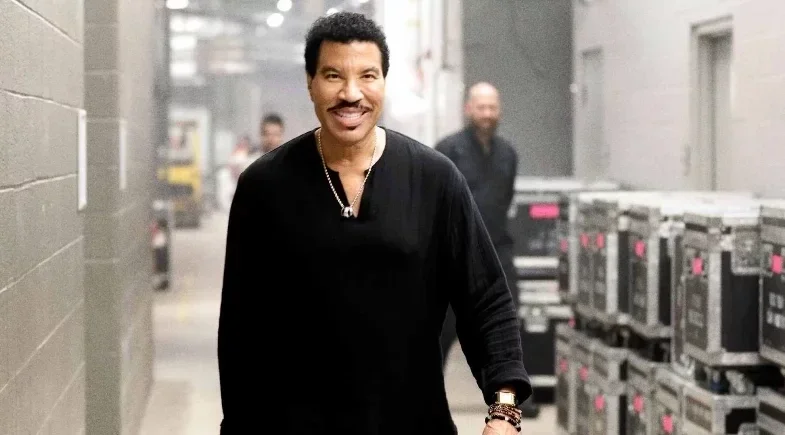 Lionel Richie internado na UTI após show em St. Louis