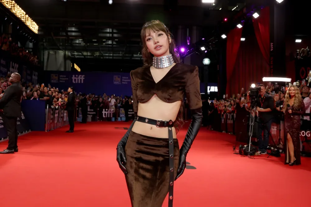 Lisa: "Always Lalisa" expõe vazamento de trainee e virada solo