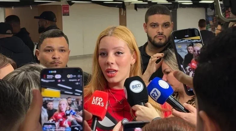 Malévola Alves relata nudez forçada após prisão no Egito