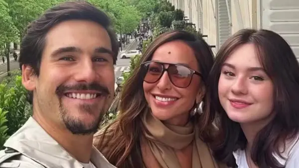 Maria Fernanda Prattes vira 18 e recebe "Te amo" do irmão Nicolas Prattes