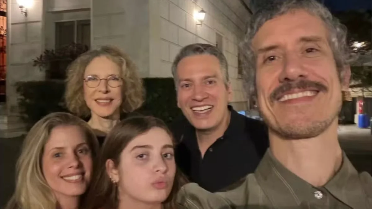 Marília Gabriela celebra reunião rara com a família e sua 'tribo'