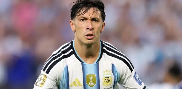 Martínez alvo de deepfakes com camiseta de Cristina após gol
