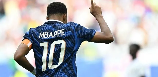 Mbappé chama de 'palhaçada' apagão que custou à seleção o 6 a 4