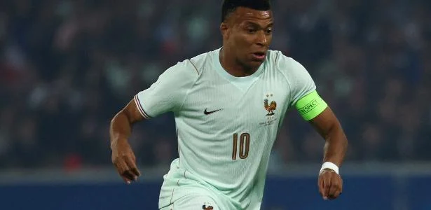 Mbappé poupado da coletiva da França para evitar desgaste
