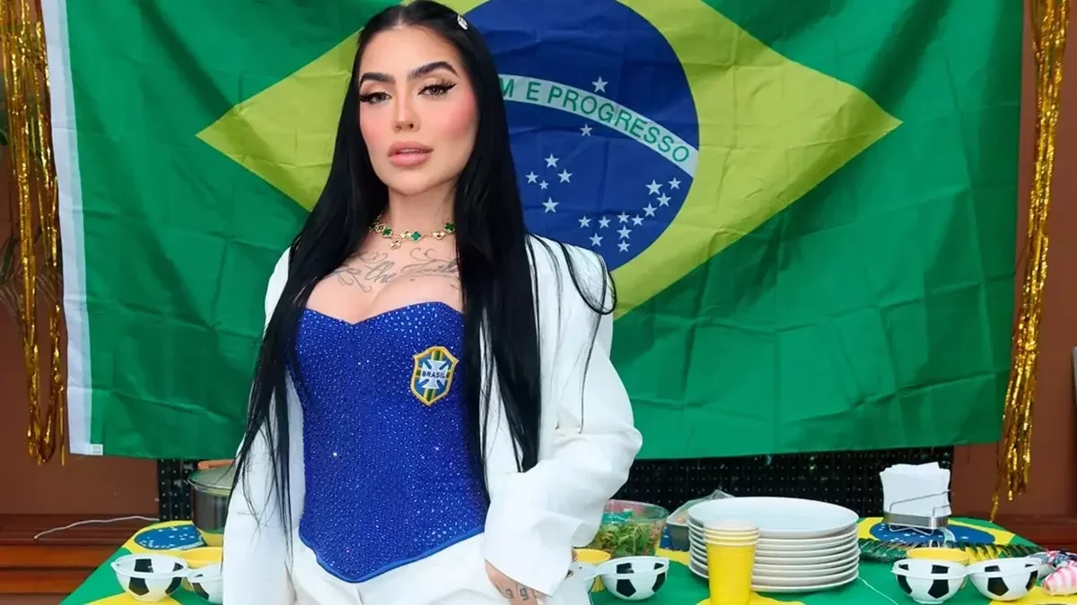 MC Mirella reage a ataques após apoiar Flávio Bolsonaro