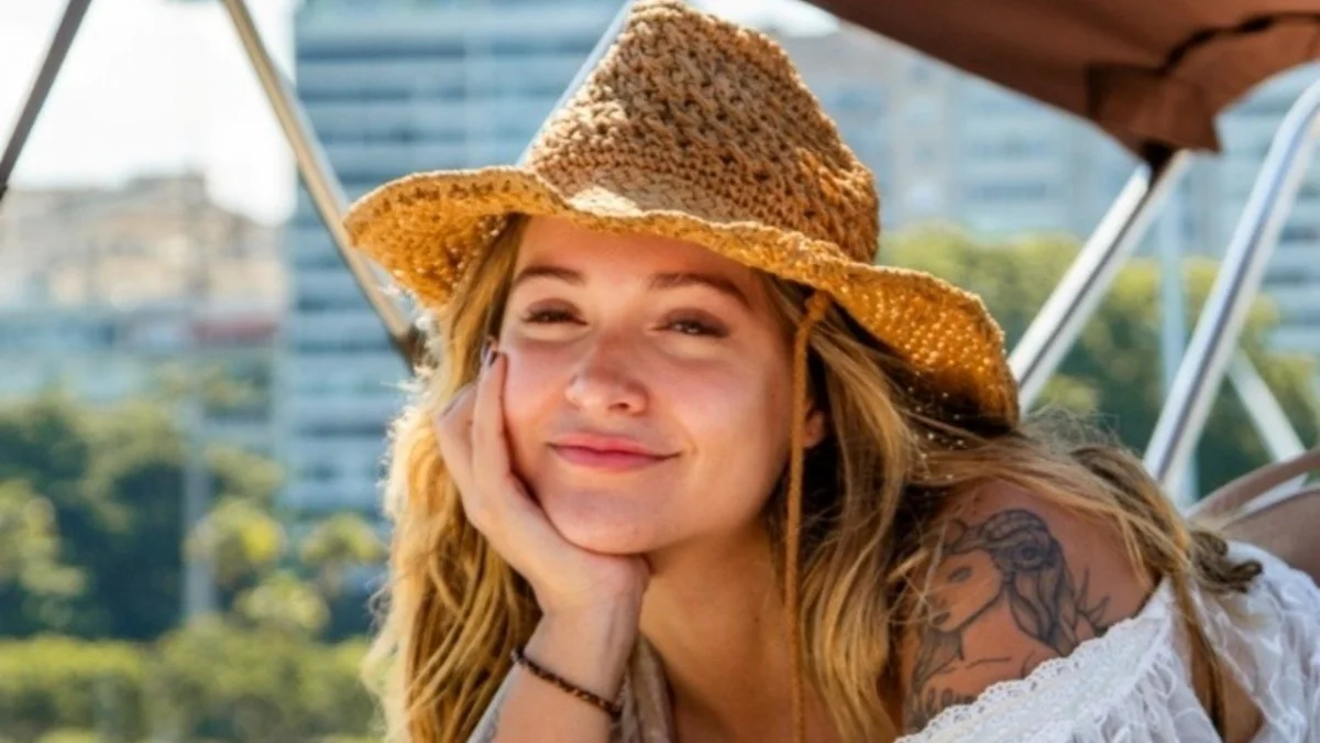 Mel Breia vira destaque na Playboy por beleza sem filtros