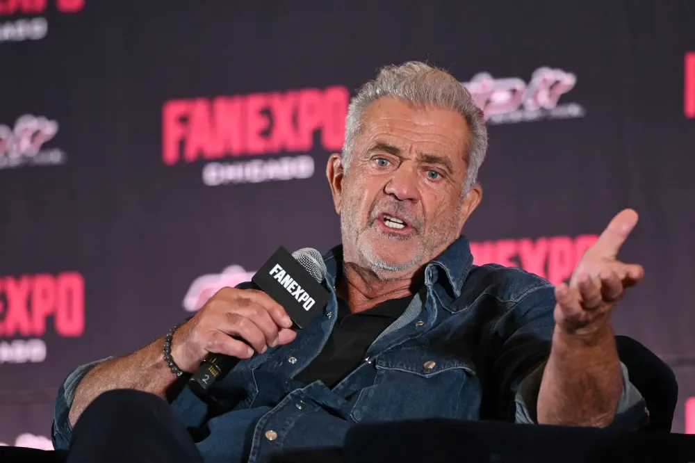 Mel Gibson pede desculpas após zombar de intérprete de ASL