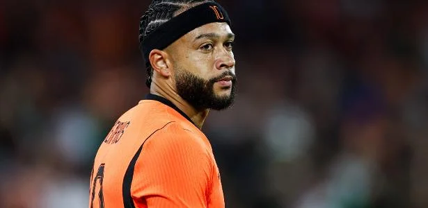 Memphis pode ganhar vaga de titular na estreia da Holanda