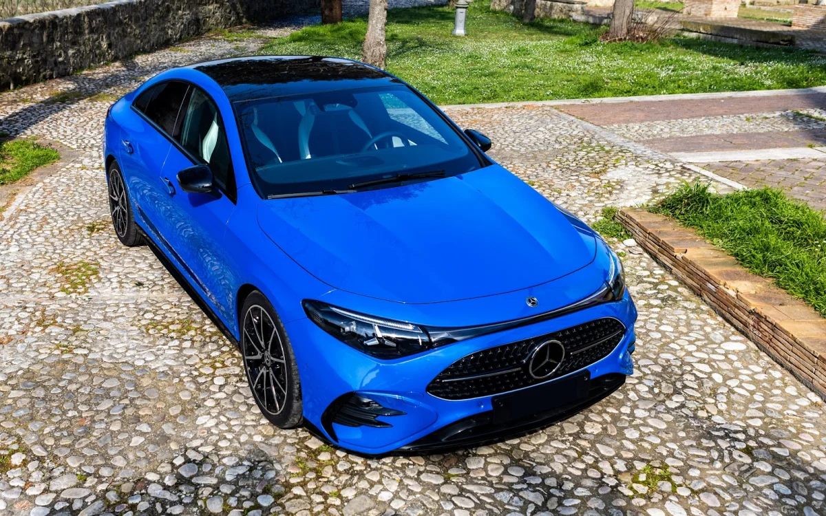 Mercedes-Benz CLA 200 AMG Line chega ao Brasil por R$ 364.900