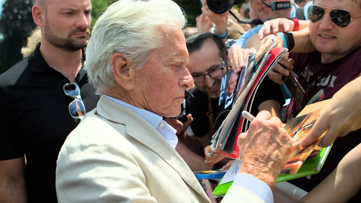 Michael Douglas: US$ 50 milhões do pai foram destinados à fundação