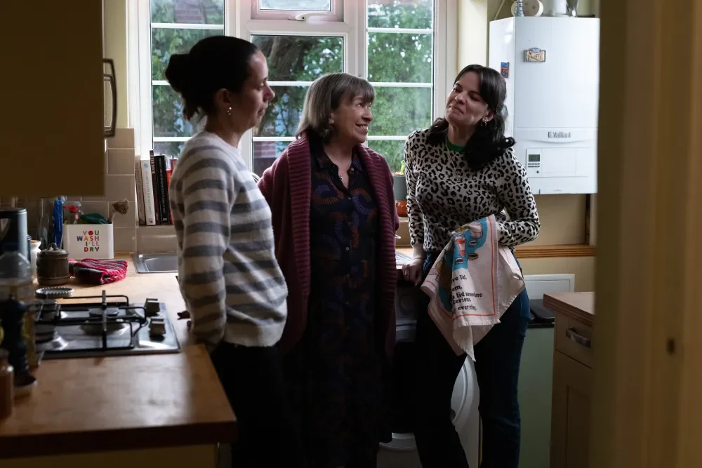 Mike Leigh: 'Tender Loving Care' exige consideração do Oscar