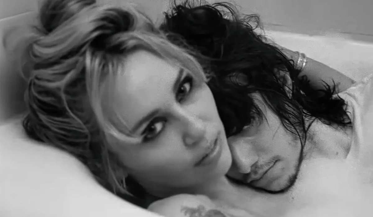 Miley: "Bass Persuades" é comparado a Madonna, Taylor, Britney e Gaga