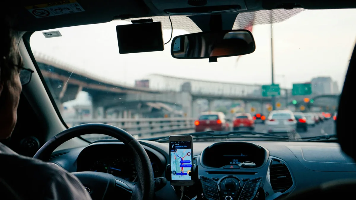 Motorista de Uber: economia de R$ 1.900–2.130 por mês ao trocar por elétrico