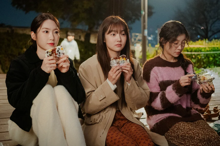 My Bias, My Boss destaca trio de fangirls e triângulo eletrizante