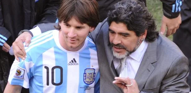 Na Argentina, Maradona é divino e Messi fica ao lado